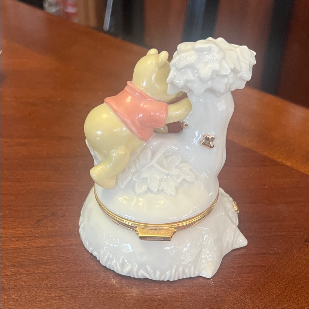 Lenox Winnie the Pooh Figurine with Gold and Cream Accents - Picture 3 of 5